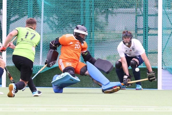 ФОТОФАКТ: ХК "Минск" и ХК "Строитель" из Бреста отыграли третий матч финальной серии чемпионата Беларуси по хоккею на траве