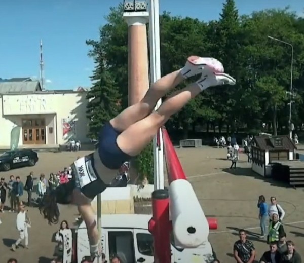 Разное.  Шестовики Ирина Жук и Матвей Волков выиграли турнир в Твери, Мирончик-Иванова была второй в длине, не допрыгнув до 6,50
  