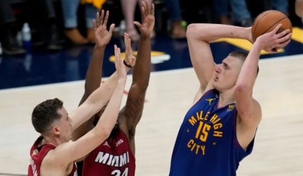 Баскетбол.  НБА. Финал. "Денвер" переиграл "Мацами" в первом матче благодаря трипл-даблу Николы Йокича
&nbsp;