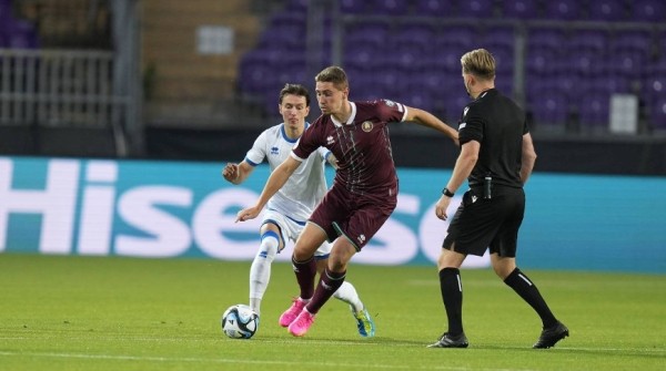 Сборная Беларуси по футболу против команды Косово ведет 2:0 Сборная Беларуси по футболу против команды Косово ведет 2:0
