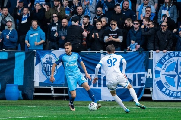 Футбол. Илья Москаленчик: сравниваешь арены, на которых мы проводим матчи в российском Д3 с белорусскими — становится печально
Футбол. Илья Москаленчик: сравниваешь арены, на которых мы проводим матчи в российском Д3 с белорусскими — становится печально