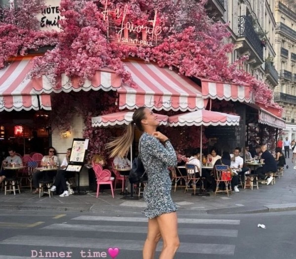 Теннис. Перед полуфиналом "Ролан Гаррос" Арина Соболенко посетила в Париже ресторан "Фаворитка" на улице Риволи
Теннис. Перед полуфиналом "Ролан Гаррос" Арина Соболенко посетила в Париже ресторан "Фаворитка" на улице Риволи