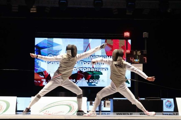 ФОТОФАКТ: В Минске стартовал открытый чемпионат Союзного государства по фехтованию