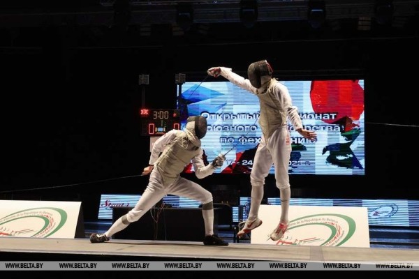 ФОТОФАКТ: В Минске стартовал открытый чемпионат Союзного государства по фехтованию