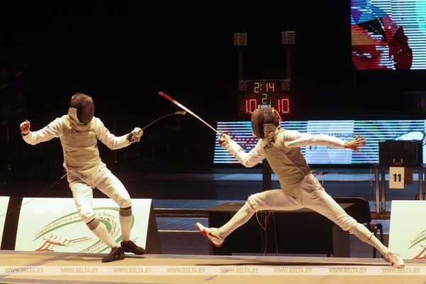 ФОТОФАКТ: В Минске стартовал открытый чемпионат Союзного государства по фехтованию