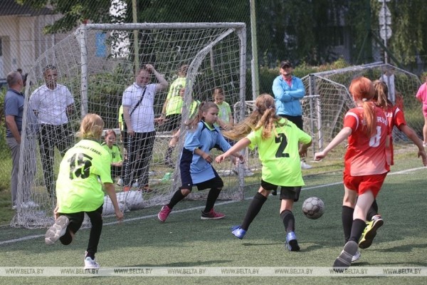 Соревнования Гродненской области "Кожаный мяч" собрали в Щучине около 120 юных футболисток