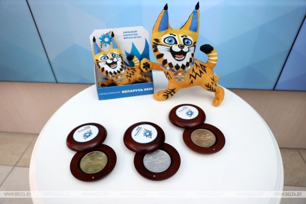 Медали, четыре комплекта формы и талисмана II Игр стран СНГ Рысика презентовали в Минске