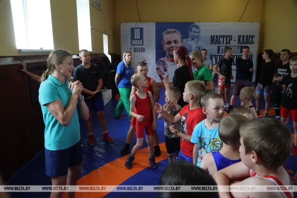 Встречи, заряжающие на победы. Ирина Курочкина дала мастер-класс юным борцам Шкловского района Встречи, заряжающие на победы. Ирина Курочкина дала мастер-класс юным борцам Шкловского района