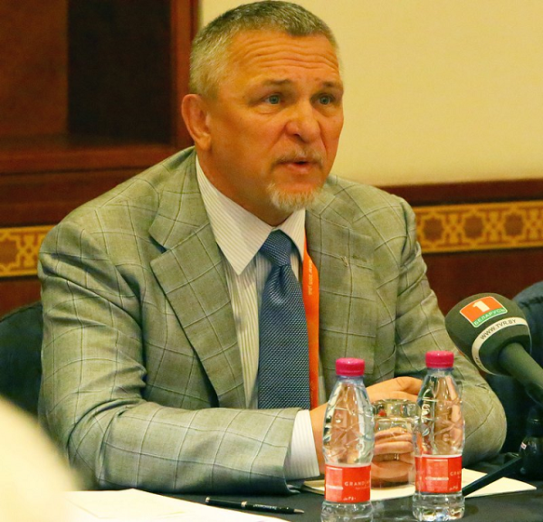 Он 15 лет рулит гандболом Беларуси: спас Лукашенко от импичмента, отжал бизнес, возглавляя парламент, был в СИЗО как вице-президент НОК Он 15 лет рулит гандболом Беларуси: спас Лукашенко от импичмента, отжал бизнес, возглавляя парламент, был в СИЗО как вице-президент НОК
