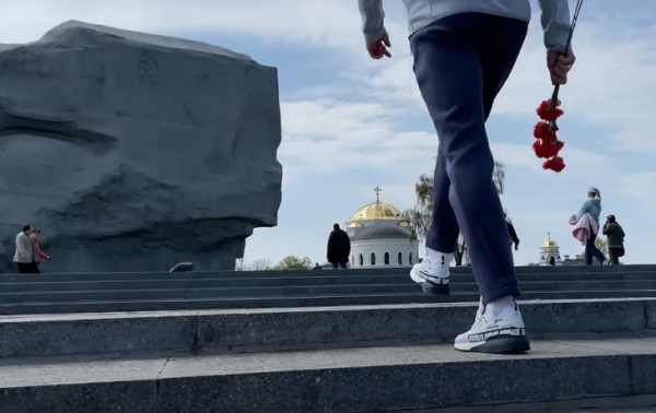 Пока из Беларуси летят ракеты по Украине, в АБФФ восхваляют победу в ВОВ: красно-зеленые баннеры, игроки БАТЭ и «Динамо» у мемориалов (снимали и под базой ОМОН) Пока из Беларуси летят ракеты по Украине, в АБФФ восхваляют победу в ВОВ: красно-зеленые баннеры, игроки БАТЭ и «Динамо» у мемориалов (снимали и под базой ОМОН)