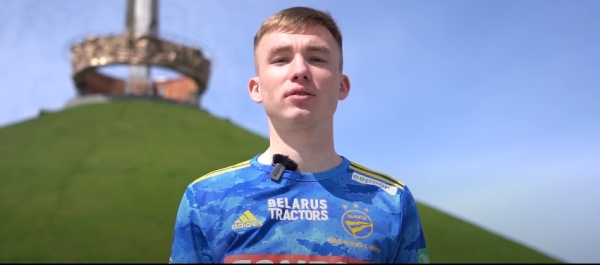 Пока из Беларуси летят ракеты по Украине, в АБФФ восхваляют победу в ВОВ: красно-зеленые баннеры, игроки БАТЭ и «Динамо» у мемориалов (снимали и под базой ОМОН) Пока из Беларуси летят ракеты по Украине, в АБФФ восхваляют победу в ВОВ: красно-зеленые баннеры, игроки БАТЭ и «Динамо» у мемориалов (снимали и под базой ОМОН)