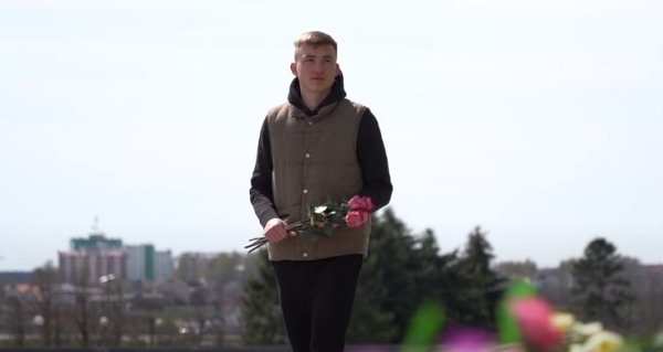 Пока из Беларуси летят ракеты по Украине, в АБФФ восхваляют победу в ВОВ: красно-зеленые баннеры, игроки БАТЭ и «Динамо» у мемориалов (снимали и под базой ОМОН) Пока из Беларуси летят ракеты по Украине, в АБФФ восхваляют победу в ВОВ: красно-зеленые баннеры, игроки БАТЭ и «Динамо» у мемориалов (снимали и под базой ОМОН)