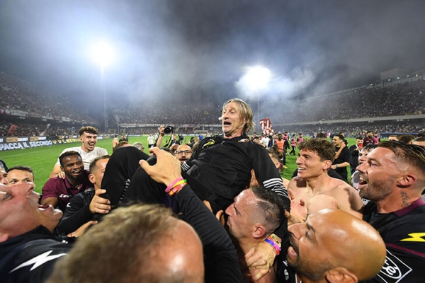 В Серии А есть профессиональный тренер-спасатель – сохранил трех аутсайдеров за три года. Теперь пройдет 300 км пешком до Рима В Серии А есть профессиональный тренер-спасатель – сохранил трех аутсайдеров за три года. Теперь пройдет 300 км пешком до Рима