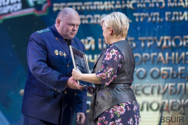 Зам Ермошиной, большие погоны и бывшие коллеги Базанова – эти люди в тени вершат судьбу белфутбола Зам Ермошиной, большие погоны и бывшие коллеги Базанова – эти люди в тени вершат судьбу белфутбола