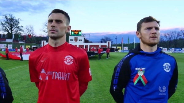 Пока из Беларуси летят ракеты по Украине, в АБФФ восхваляют победу в ВОВ: красно-зеленые баннеры, игроки БАТЭ и «Динамо» у мемориалов (снимали и под базой ОМОН) Пока из Беларуси летят ракеты по Украине, в АБФФ восхваляют победу в ВОВ: красно-зеленые баннеры, игроки БАТЭ и «Динамо» у мемориалов (снимали и под базой ОМОН)