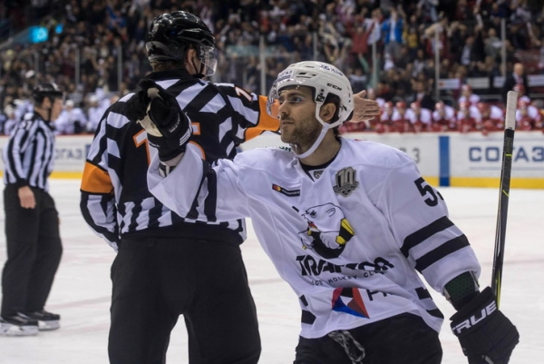 Хоккей. Кубок Гагарина. Шайба Ника Бэйлена помогла "Трактору" в гостях разгромить "Салават Юлаев" и сравнять счет в серии
Хоккей. Кубок Гагарина. Шайба Ника Бэйлена помогла "Трактору" в гостях разгромить "Салават Юлаев" и сравнять счет в серии