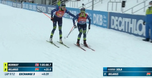 Алимбекова и Смольский теперь вместе и на пьедестале – наградили друг друга медалями микста и даже коротко приняли объятия Солы Алимбекова и Смольский теперь вместе и на пьедестале – наградили друг друга медалями микста и даже коротко приняли объятия Солы