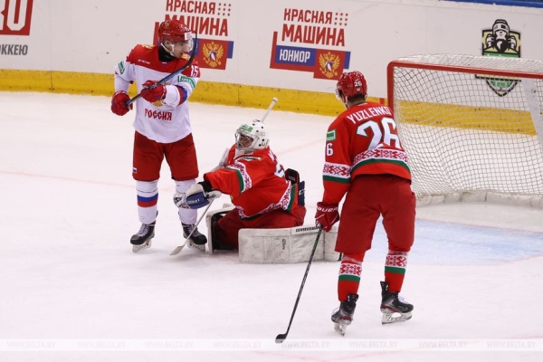 Команда "Беларусь 21" уступила молодежной сборной России на хоккейном Кубке Будущего Команда "Беларусь 21" уступила молодежной сборной России на хоккейном Кубке Будущего
