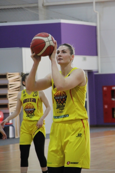 Баскетбол. Чемпионат Беларуси. Женщины. 1/2 финала. "Горизонт" разгромил "Викторию", "Цмокі" были сильнее "Олимпии"
Баскетбол. Чемпионат Беларуси. Женщины. 1/2 финала. "Горизонт" разгромил "Викторию", "Цмокі" были сильнее "Олимпии"