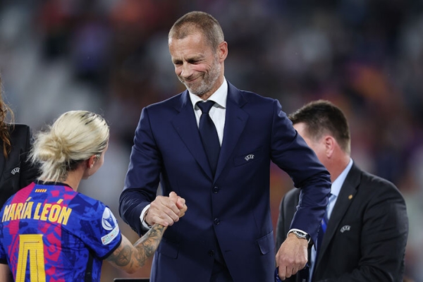 УЕФА ввел потолок на зарплаты и трансферы – 70% от доходов. Понятия «финансовый фэйр-плей» больше нет УЕФА ввел потолок на зарплаты и трансферы – 70% от доходов. Понятия «финансовый фэйр-плей» больше нет