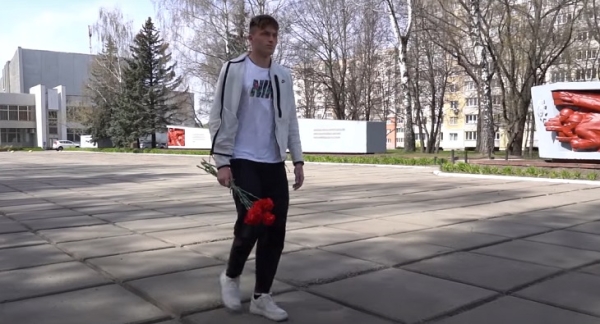 Пока из Беларуси летят ракеты по Украине, в АБФФ восхваляют победу в ВОВ: красно-зеленые баннеры, игроки БАТЭ и «Динамо» у мемориалов (снимали и под базой ОМОН) Пока из Беларуси летят ракеты по Украине, в АБФФ восхваляют победу в ВОВ: красно-зеленые баннеры, игроки БАТЭ и «Динамо» у мемориалов (снимали и под базой ОМОН)